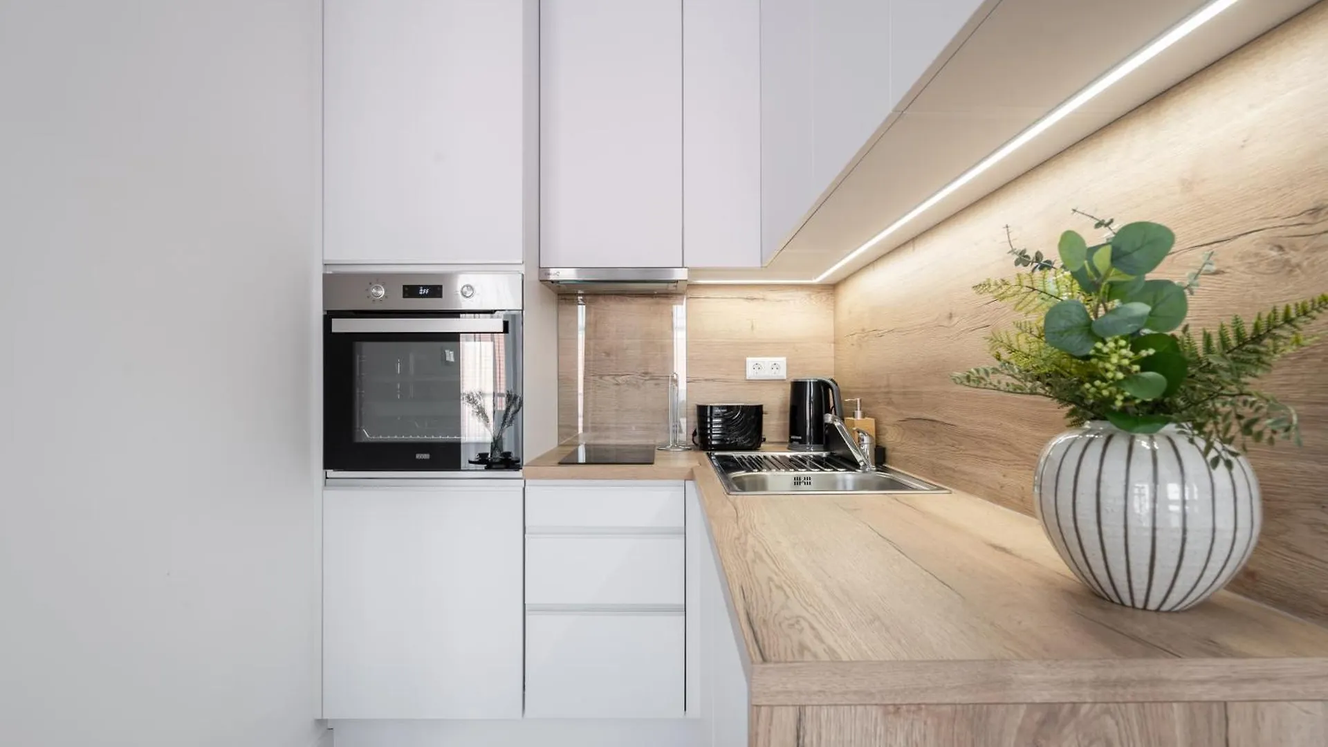 The Rose Garden Budapest Apartments 0*,  المجر